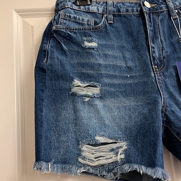 YMI ladies jean shorts - Picture 2 of 8